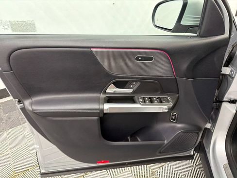 Used 2022 Mercedes-Benz GLB 250 w/ Premium Package Lite image 10