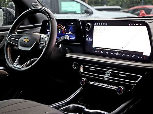 Used 2024 Chevrolet Traverse LT w/ Enhanced Driving Package image 38