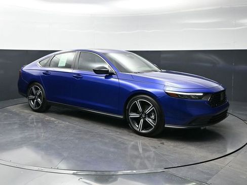 Used 2023 Honda Accord Sport image 3