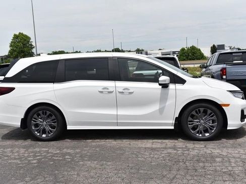 New 2026 Honda Odyssey Touring image 5