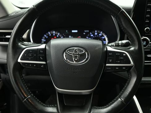 Used 2022 Toyota Highlander XLE FWD image 14