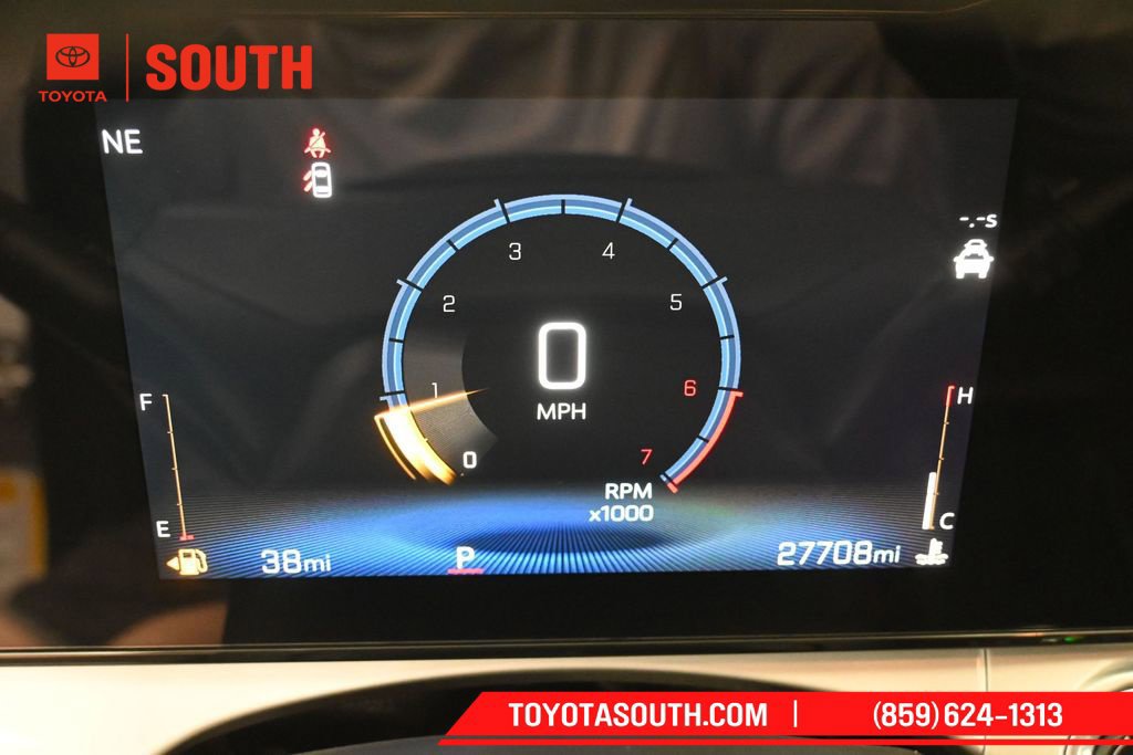 Used 2025 Chevrolet Trax LT w/ LT Convenience Package FWD image 12