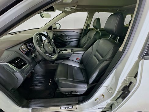 Used 2023 Nissan Rogue SL w/ SL Premium Package FWD image 13