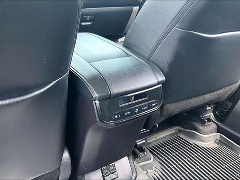 Used 2024 Toyota Highlander XLE FWD image 24