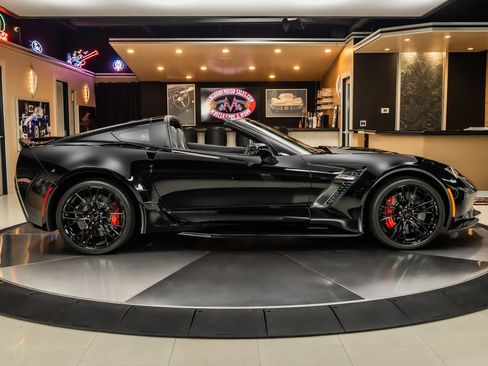 Used 2018 Chevrolet Corvette Z06 RWD image 12