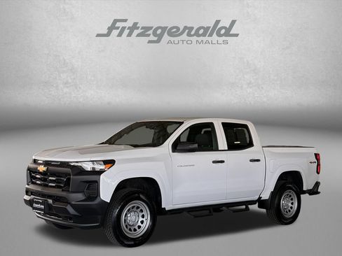 Used 2024 Chevrolet Colorado W/T AWD/4WD image 2