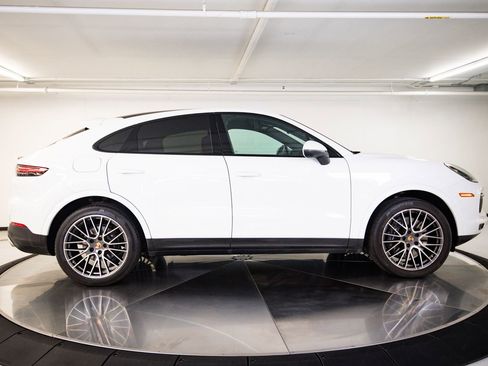 Certified 2023 Porsche Cayenne Coupe AWD/4WD image 8