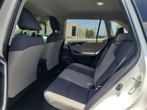Used 2022 Toyota RAV4 XLE image 8