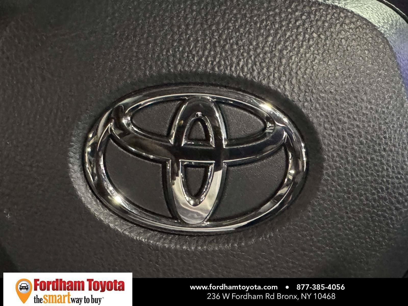 Used 2025 Toyota RAV4 LE AWD/4WD image 29
