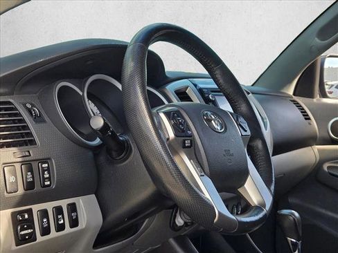 Used 2015 Toyota Tacoma 4x4 Double Cab image 9