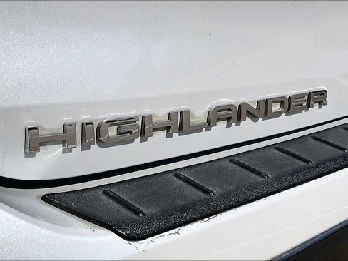 Used 2022 Toyota Highlander Limited FWD image 31