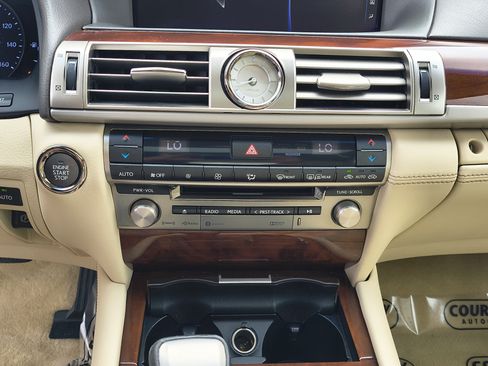 Used 2016 Lexus LS 460 w/ Comfort Package RWD image 29