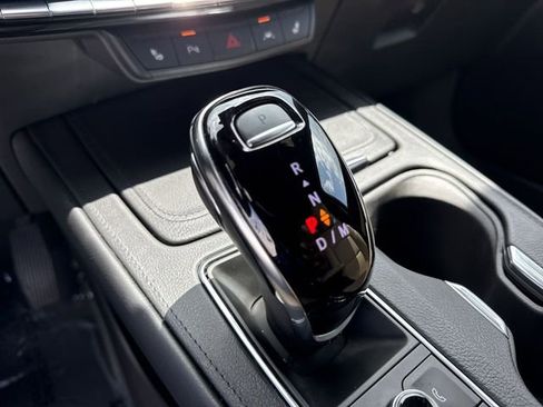 Used 2024 Cadillac XT4 Luxury w/ Cold Weather Package FWD image 20