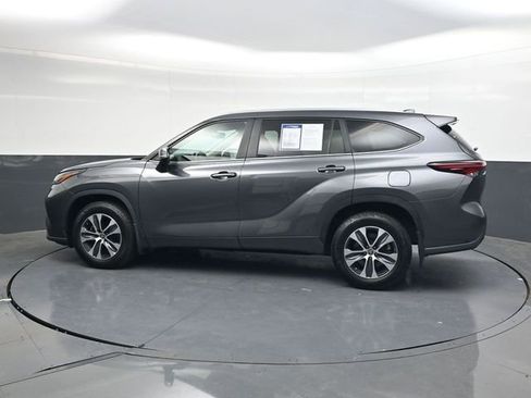 Used 2024 Toyota Highlander XLE image 7