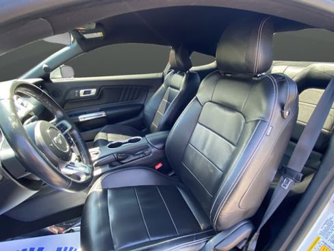 Used 2022 Ford Mustang Premium RWD image 9