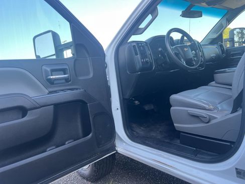 Used 2018 Chevrolet Silverado 2500 W/T w/ WT Convenience Package image 4