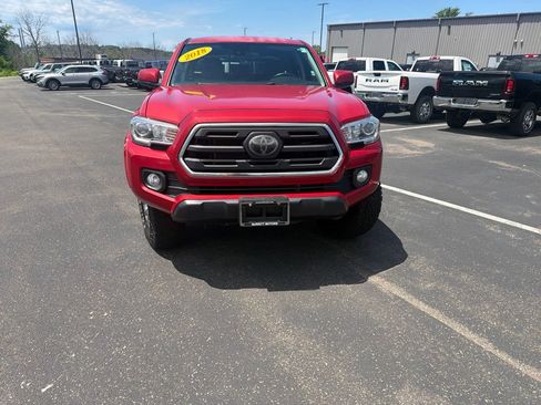 Used 2018 Toyota Tacoma SR5 AWD/4WD image 2