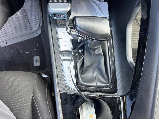 Used 2021 Hyundai Elantra SEL w/ Convenience + Premium Package FWD image 3