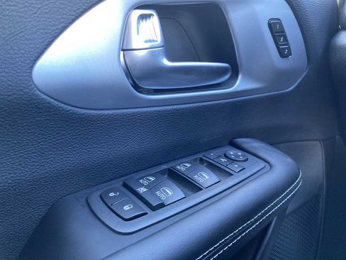 New 2026 Chrysler Pacifica Limited image 20