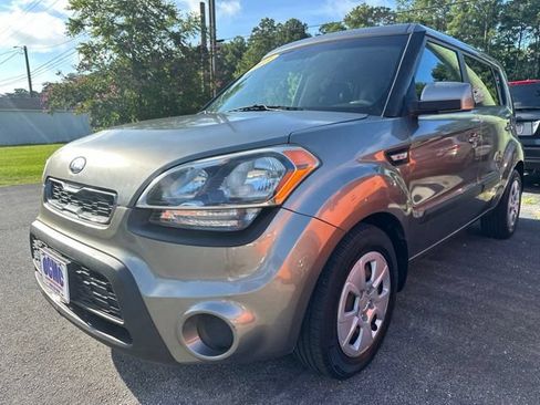 Used 2013 Kia Soul FWD image 3