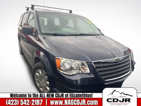Used 2009 Chrysler Town & Country LX image 1