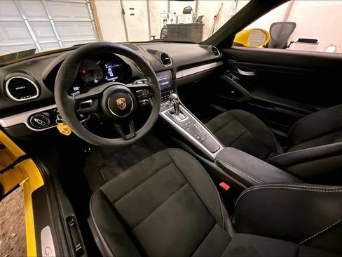 Used 2022 Porsche 718 Cayman GT4 RWD image 14