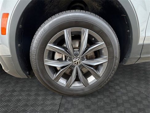 Used 2022 Volkswagen Tiguan SE image 13