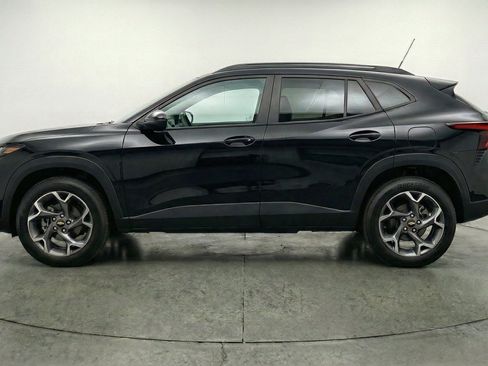 Used 2025 Chevrolet Trax LT FWD image 5