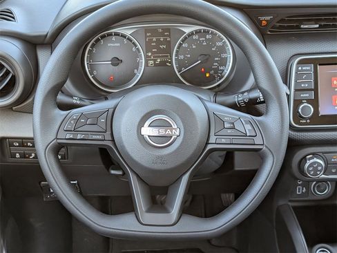 New 2025 Nissan Kicks Play S image 10