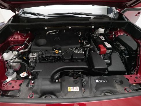 Used 2023 Toyota RAV4 XLE AWD/4WD image 3