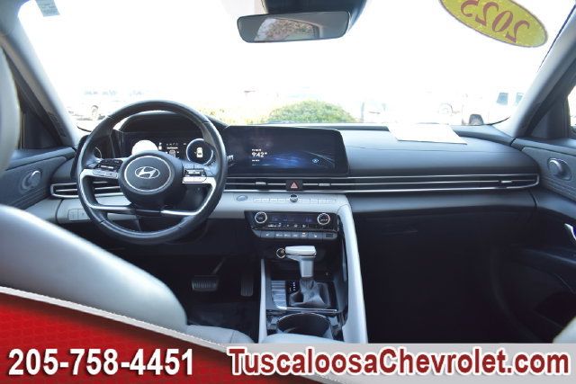 Used 2025 Hyundai Elantra Limited FWD image 3