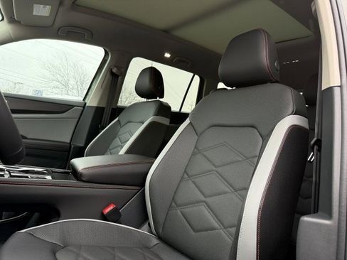New 2026 Volkswagen Atlas Peak Edition image 14