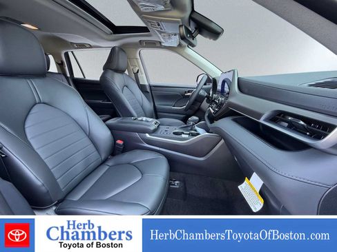 New 2026 Toyota Highlander XLE AWD/4WD image 7