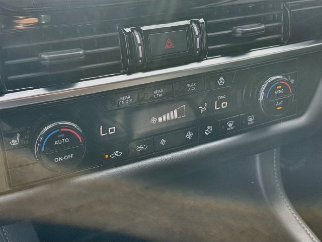 Used 2023 Nissan Pathfinder SL w/ SL Premium Package AWD/4WD image 21