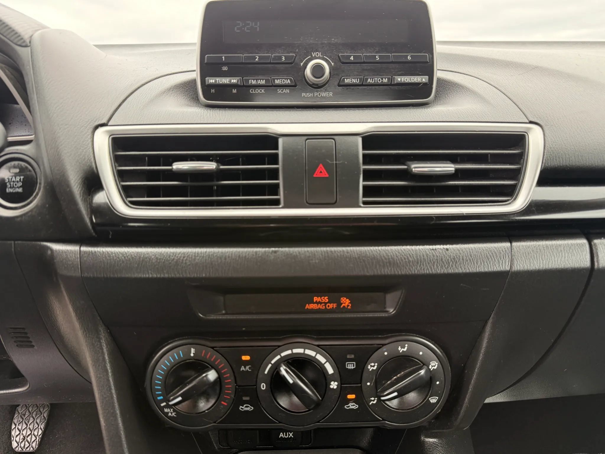 Used 2014 MAZDA MAZDA3 i SV FWD image 26