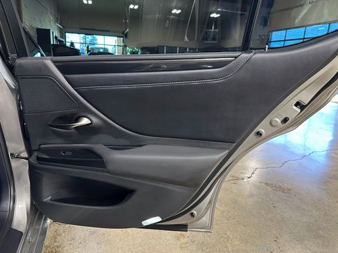 Used 2021 Lexus ES 250 image 29