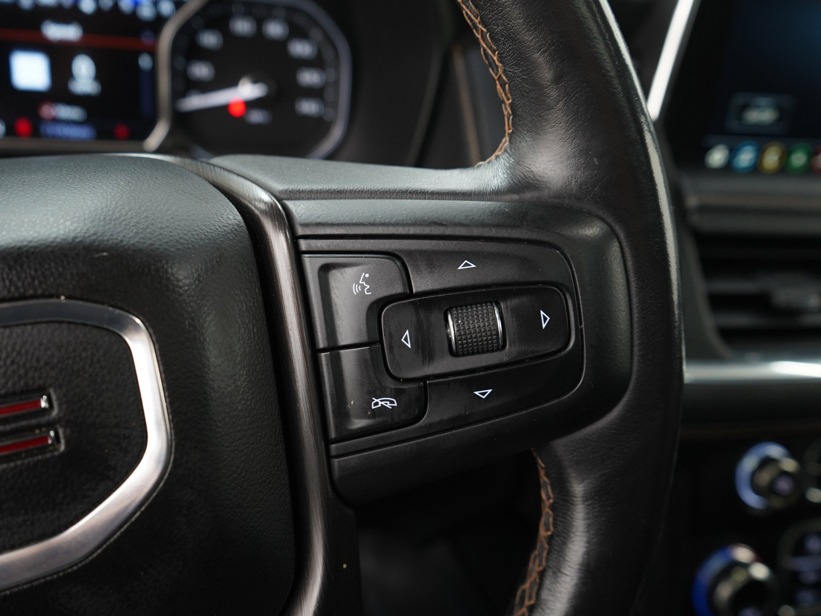 Used 2021 GMC Yukon AT4 w/ AT4 Premium Plus Package AWD/4WD image 31