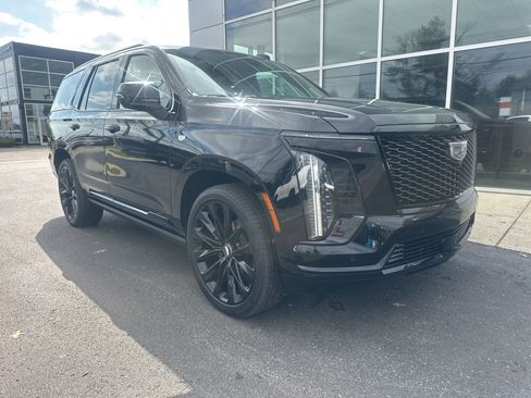 Used 2026 Cadillac Escalade Platinum Sport w/ LPO, ONYX Package AWD/4WD image 29