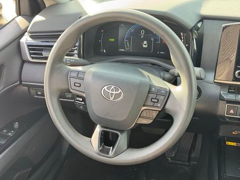 Used 2025 Toyota Camry LE image 15