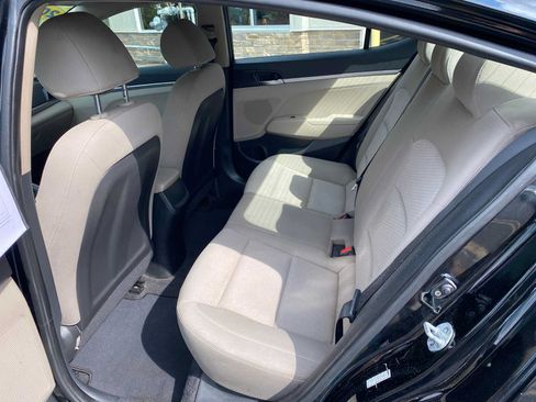 Used 2019 Hyundai Elantra SE FWD image 10