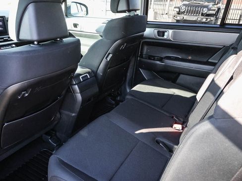 Used 2025 Hyundai Santa Fe SE FWD image 17