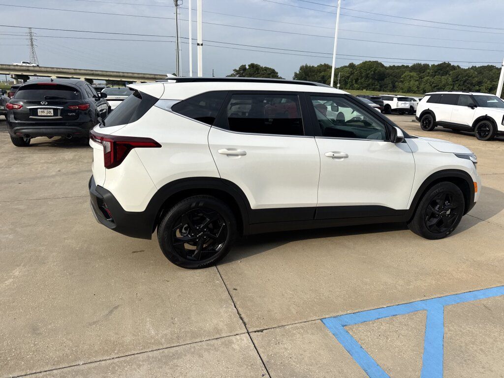 Certified 2026 Kia Seltos EX w/ EX Sunroof Package FWD image 15