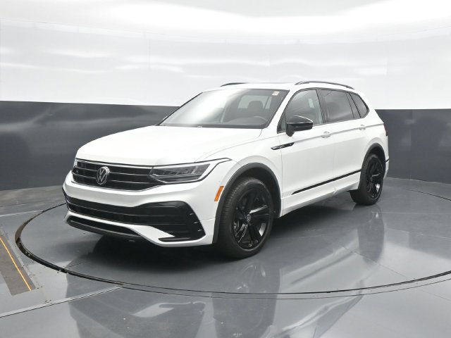 Used 2023 Volkswagen Tiguan SE R-Line FWD image 3