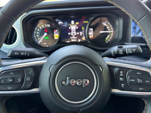 Used 2024 Jeep Wrangler Unlimited Sahara AWD/4WD image 25