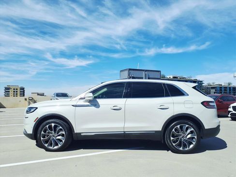 Used 2021 Lincoln Nautilus Reserve w/ Equipment Group 201A image 3