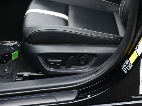 Used 2025 Toyota Camry SE image 11