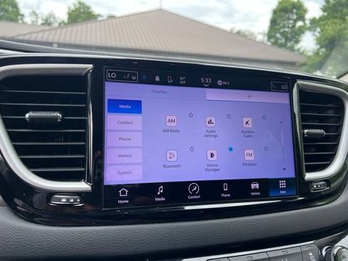 Used 2023 Chrysler Pacifica Touring-L FWD image 40