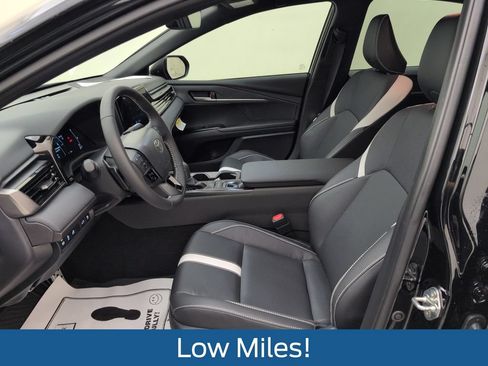 Used 2026 Toyota Camry SE w/ Convenience Package FWD image 4