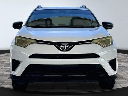 Used 2017 Toyota RAV4 LE FWD image 2
