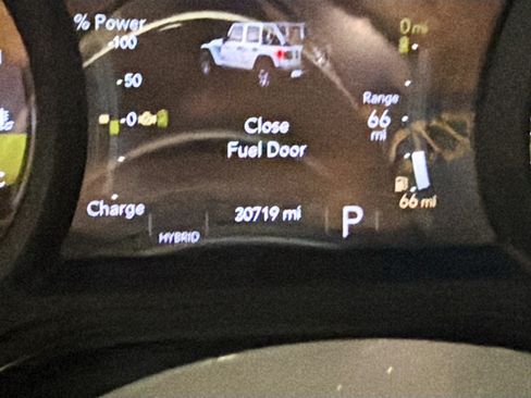 Used 2024 Jeep Wrangler Unlimited Sahara w/ Technology Group AWD/4WD image 8